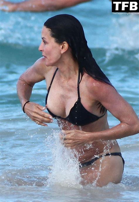 Courteney Cox Nude Sexy Collection Photos Famous Internet Girls