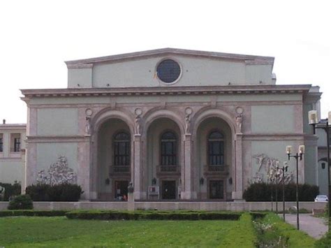 Historische bauwerke, inspirierende museen und bekannte wahrzeichen haben wir hier für sie. Bucharest National Opera House - Bukarest - Bewertungen ...