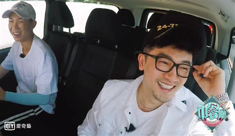 Xiran_lvp 最怕空氣突然安靜 最怕朋友突然的關心 最怕回憶 突然翻滾絞痛著不平息 最怕突然 聽到你的消息 想念如果會有聲音 不願那是悲傷的哭泣 事到如今 終於讓自己屬於我自己 只剩眼淚 還騙不過自己 突然好想你 你會在哪裡 過得快樂或委屈 突然好想你 突然鋒利的回憶 突然模糊的眼. 《還珠格格》20年!「小燕子」趙薇、「五阿哥」蘇有朋《中餐廳2》世紀合體 | 趙薇、蘇有朋、中餐廳2、舒淇 ...