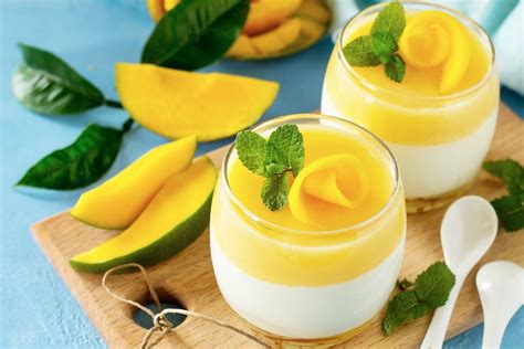 Panna cotta yang satu ini terbuat dari teh buche de noel, teh hitam asli indonesia, yang dicampur dengan karamel, cokelat, dan cranberries. Mango Panna Cotta Recipe No Bake Video Tutorial
