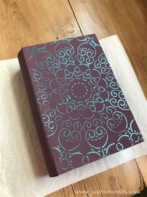 Super idea if you want a journal you can stick things into and not worry about things falling out when you are on the go. How to Make a DIY Decorative Fake Book Box with Secret Storage