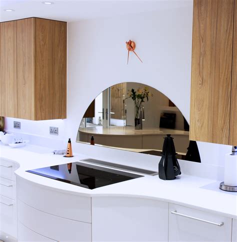 Bronze mirrors preceded the glass mirrors of today. Curved kitchen splashback in bronze mirror | Kitchen mood ...