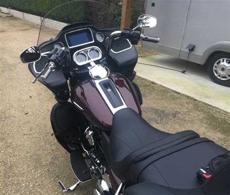The newer roadglides have a vented section just below the windshield. Les Road Glide du forum. - Page 3