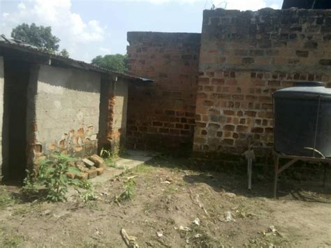 Afarisi anniikhupanyerya, nyenya yesu onnasuwela waakhwanela wa yooloherya yoochuneya. Mwene-ditu : Des prisonniers exposés au choléra suite au ...