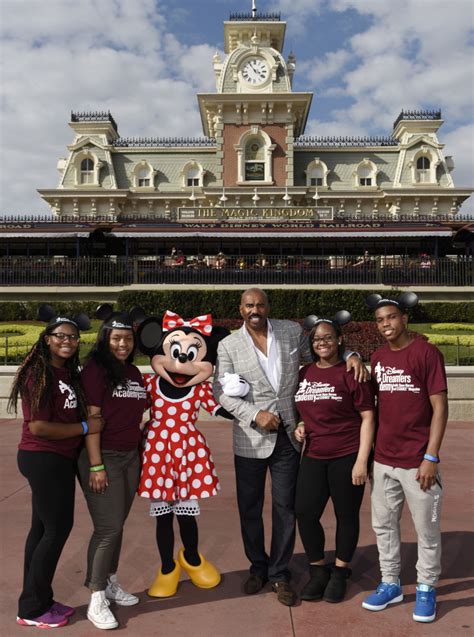 High School Students Nationwide Chosen For 2016 Disney Dreamers Academy