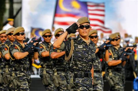 Malay people will just study about their religion. Pictures of the Malaysian military parade on Independence ...