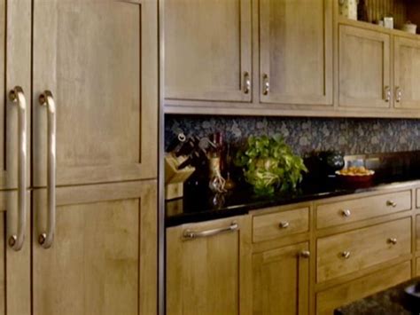 It doesn't get more classic than black and white. The 25+ best Kitchen cabinet knobs ideas on Pinterest ...