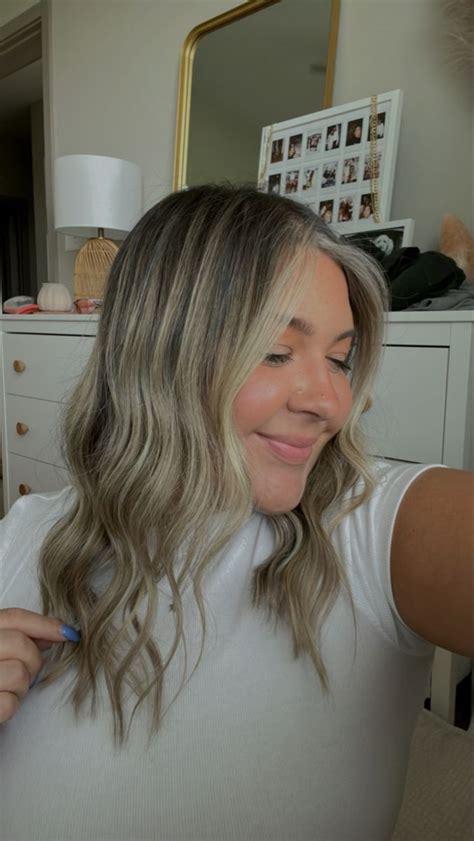 I Ask For A Lived In Blonde Balayage With Money Pieces A Root Smudge Blonde Balayage Blonde
