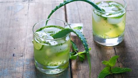 Aloe Vera Juice Benefits: 7 Amazing Reasons To Drink Aloe ...