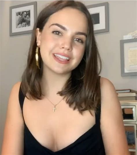 Pin By Darin Lawson On Bailee Madison Bailee Madison Cross Necklace Fashion