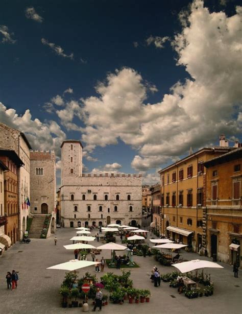 Todi Umbriaitaly Spoleto Orvieto Lucca Places To Travel Places To