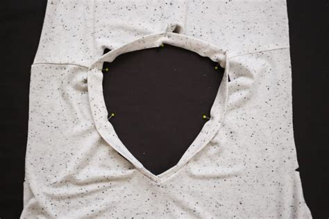 How to sew a neckline using facing on the front and bias binding on the back. How to Sew a V-Neck Neckband | Alina Sewing + Design Co.