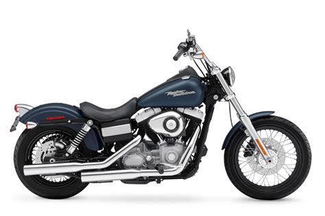 Blacked out surfaces, spoked wheels, hidden digital instrumentation, forward controls, and chopped fenders are all featured on the street bob®. HARLEY DAVIDSON Street Bob specs - 2008, 2009 - autoevolution