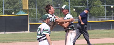 Reeths Puffer Baseball Team Sneaks Past Mona Shores 2 1 In D1 Title Game Wins First District