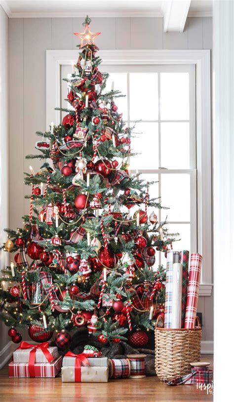 20 Ideas For Beautiful And Festive Christmas Tree Decorations
