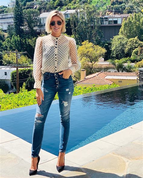 Charissa Thompson Absolutely Stunning And Gorgeous In Tight Jeans And