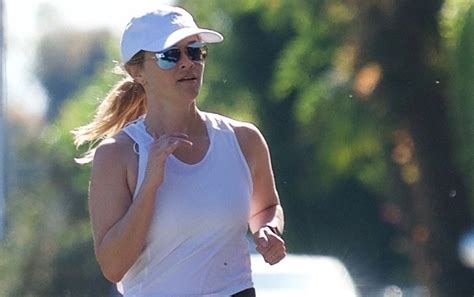 Reese Witherspoon Jogs Before Getting Lunch With Friends In LA Legally Blonde Reese