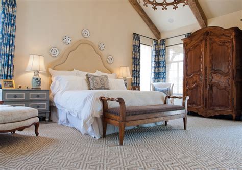 Enter the bedroom rug, the perfect companion to your nighttime jaunts to get a glass of water, and the first thing your toes meet in the morning. Elegant Area Rug Master Bedroom - Contemporary - Rugs ...