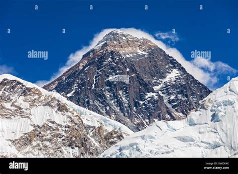 El Everest Es La Montaña Más Alta Del Mundo El Himalaya Nepal