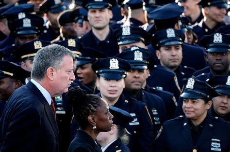 Cops Turn Backs On De Blasio At Executed Officers Funeral