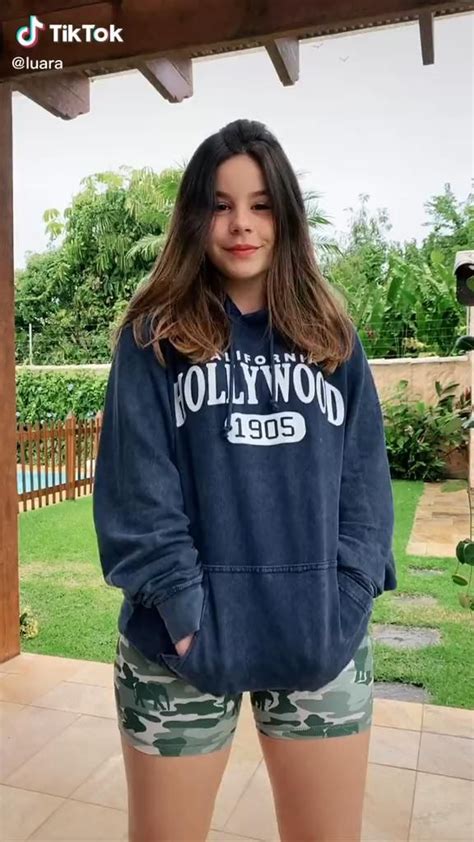 luara tiktok Vídeo em Moda meninas pré adolescentes Cobiça moda Fotos de biquíni tumblr