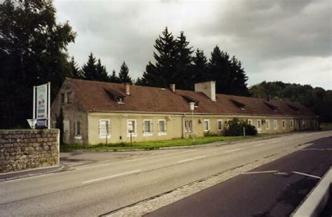 Es diente als torgebäude und beherbergte im bereich rechts neben dem. KZ Mauthausen-Außenlager Langenstein - Gusen I