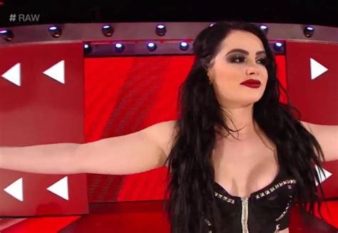 Paige Retires From Wrestling During Raw After Mania