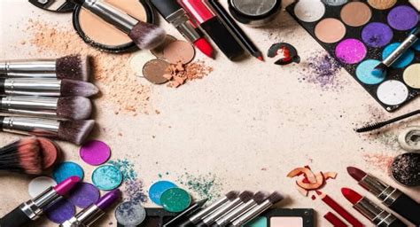 10 Reasons To Stop Wearing Makeup Florida Independent