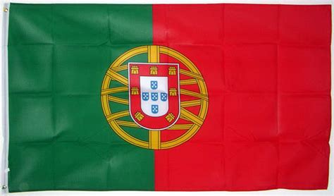 Supposedly the green of this flag represents hope and the red represents the blood of those who died serving the nation. Flagge Portugal-Fahne Portugal-Nationalflagge, Flaggen und ...