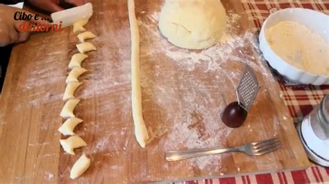 Come congelare e fare scorta di gnocchi freschi!quando facciamo gli gnocchi, se vogliamo farne un po' di piú , per poi averla giá pronta quando non abbiamo. Come si fanno gli gnocchi - YouTube