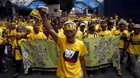 Malaysia Protests Anger On Kuala Lumpurs Streets Bbc News