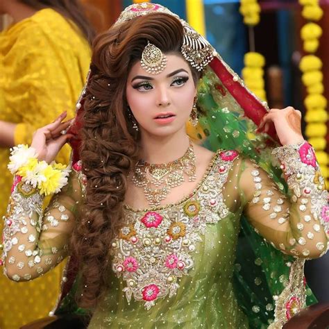 Kashees Artist Bridal Makeup Beauty Parlour Pakistani Bridal Hairstyles Pakistani Bridal
