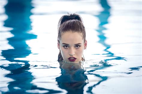 Free Download Hd Wallpaper Water Swimming Pool Face Women Portrait One Person Looking