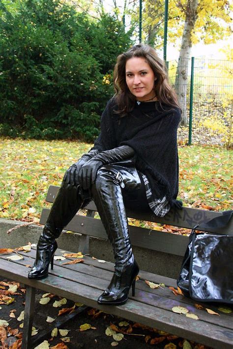Very Long Thigh Boots And Long Leather Gloves Overknee