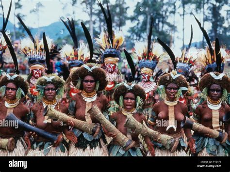 Papua New Guinea Mt Hagen Enga Province Enga Women Dancing Western