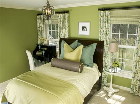 What Color Go With Yellow Walls And Black Bedroom Curtains
