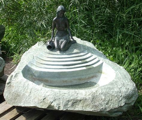 Einen eigenen brunnen im garten anlegen zu lassen ist für viele menschen eine gute möglichkeit, den garten zu gestalten. Steinbrunnen Gartenbrunnen Brunnen - Wunderschoene Stein ...