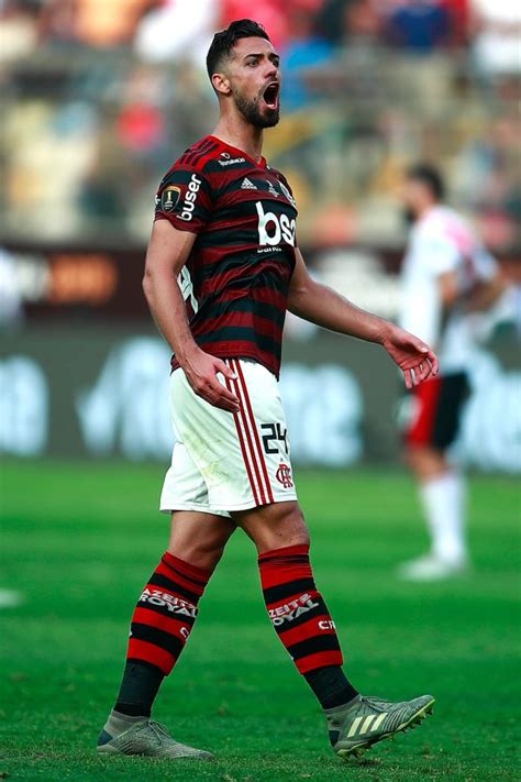 Com gols de arrascaeta, bruno henrique e pedro rocha, o flamengo venceu o bangu por 3 x 0 na volta do campeonato. Pablo Marí é o primeiro espanhol a conquistar o título da ...