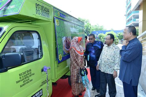 Lembaga zakat selangor (lzs) telah ditubuhkan sejak 20 tahun yang lalu bertanggungjawab menguruskan urusan zakat di negeri selangor. 45 ORANG USAHAWAN ASNAF TERIMA LORI - Lembaga Zakat Selangor