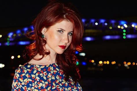 Former Russian Spy Anna Chapman Tweets Marriage Proposal To Edward Snowden Social News Daily