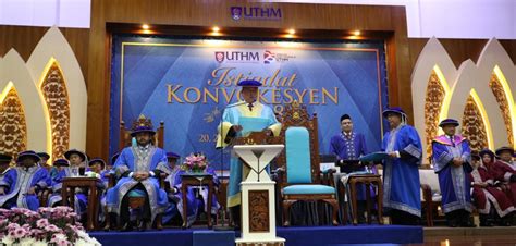 Kemahkotaan dymm sultan johor sultan ibrahim ibni almarhum sultan iskandar. Sultan Johor sempurnakan sidang pertama Istiadat ...