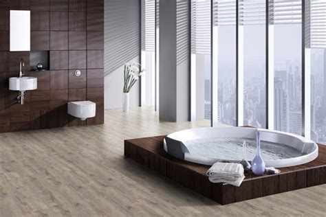 Aufgrund des aufbaus kann es aufquellen und aufplatzen. Vinylboden - Bodenbelag für Küche & Badezimmer | Blog