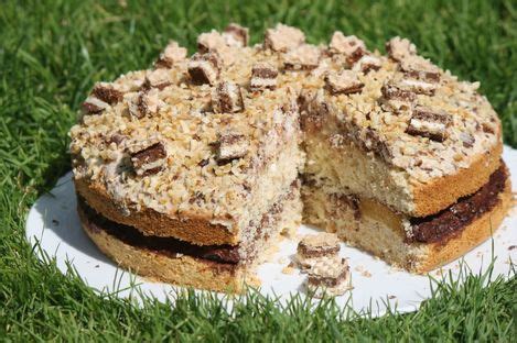 Five delicious layers of crispy baked wafers, milk crème. Nicki's Leckereien - Knoppers Torte DR OETKER