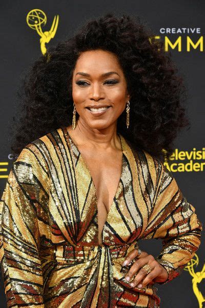 Angela bassett naît à new york et grandit en floride. Angela Bassett Photostream in 2020 | Angela bassett, Most ...