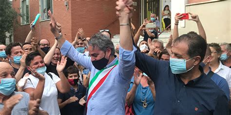 In base al termine ricercato questi esempi potrebbero contenere parole volgari. SikilyNews.it - Savoca sceglie la continuità: Stracuzzi ...