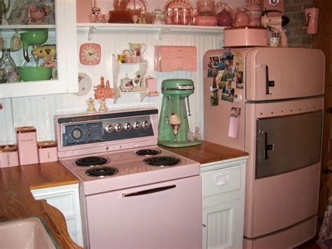 25 Pastel Kitchens That Channel The 1950s Retro Pink