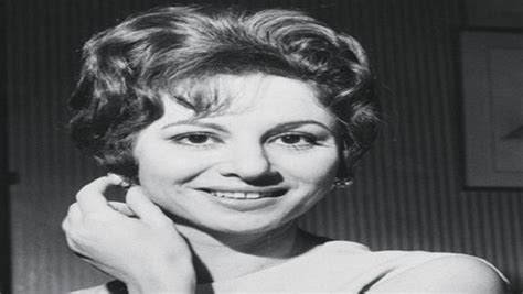 أحبت الفن منذ سن مبكرة جدًا حين اصطحبها والدها لسينما عدن بالمنصورة وشاهدت فيلم لآسيا داغر، وحلمت أن تكون ممثلة حين سمعت التصفيق الحار. إبن شقيقة فاتن حمامة يكشف عن ذكرياته معها وتفاصيل يوم ...