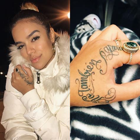 Anuel aa y karol g por fin se besan en pleno concierto, esto confirma que son novios. Karol G Spanish, Writing Back of Hand Tattoo | Steal Her Style