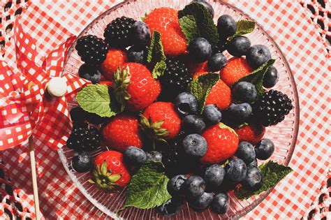 Owoce lata - truskawki, borówki, maliny - same witaminy! - Cukiernia Chojecki