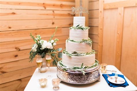 Wedding cake table decorations flowers. #weddingcake #greenery | Table decorations, Decor, Wedding ...
